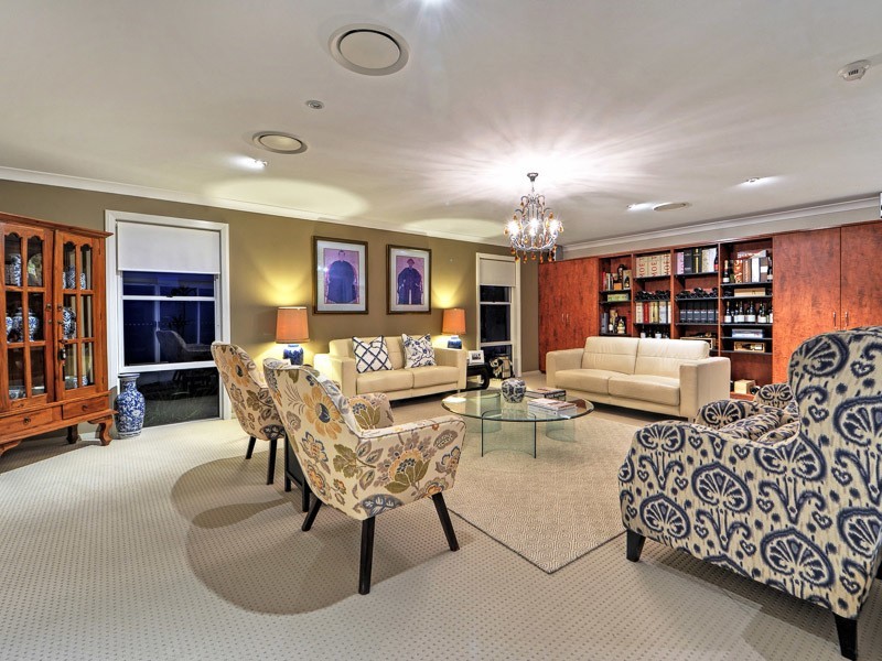 4 St Raphael Terrace, Sorrento QLD 4217