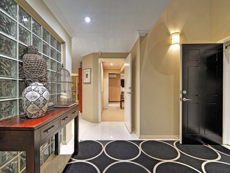 4 St Raphael Terrace, Sorrento QLD 4217