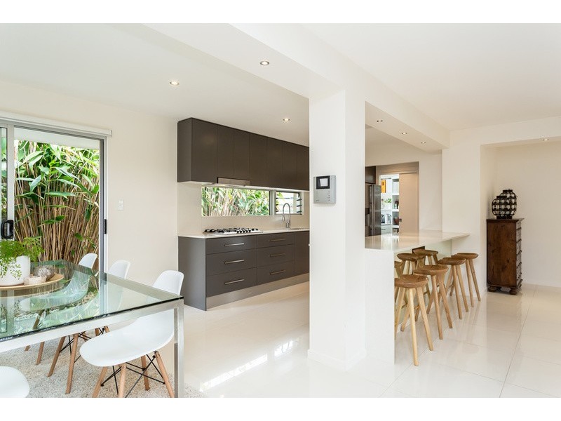 6 The Corso, Isle Of Capri QLD 4217