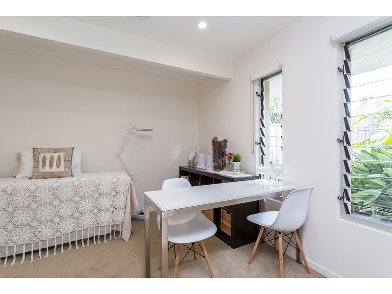 6 The Corso, Isle Of Capri QLD 4217