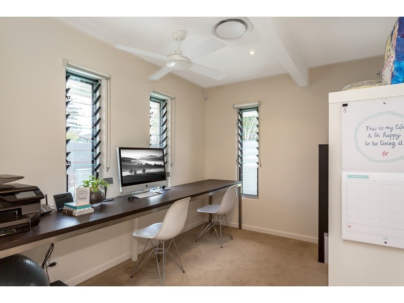 6 The Corso, Isle Of Capri QLD 4217