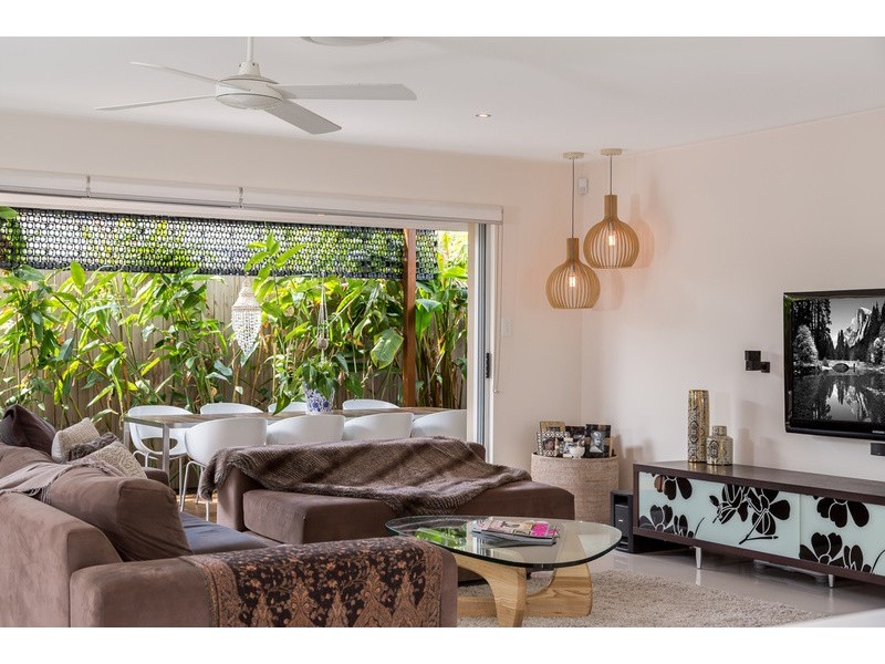 6 The Corso, Isle Of Capri QLD 4217