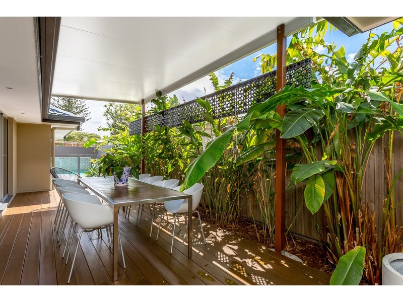 6 The Corso, Isle Of Capri QLD 4217