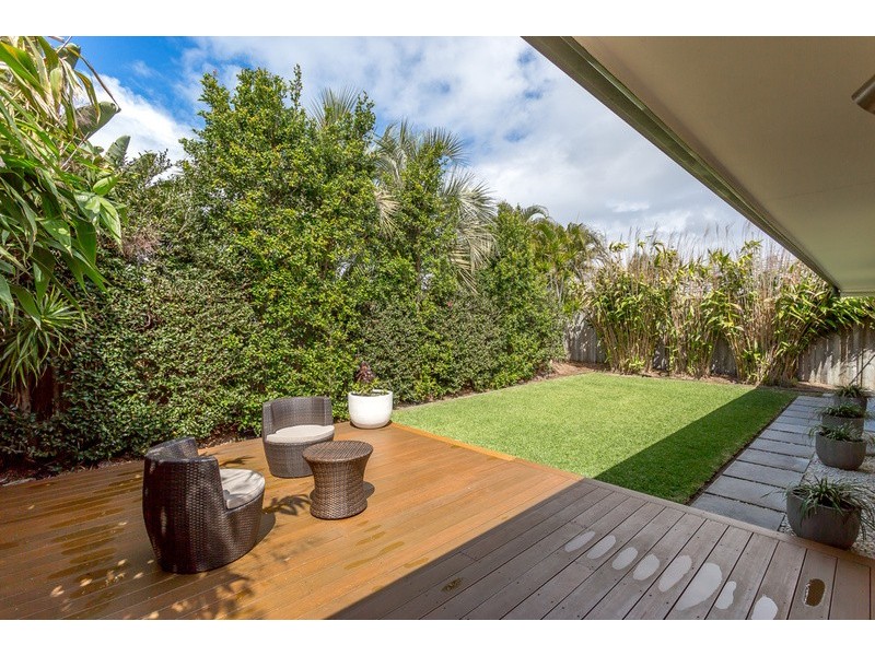 6 The Corso, Isle Of Capri QLD 4217