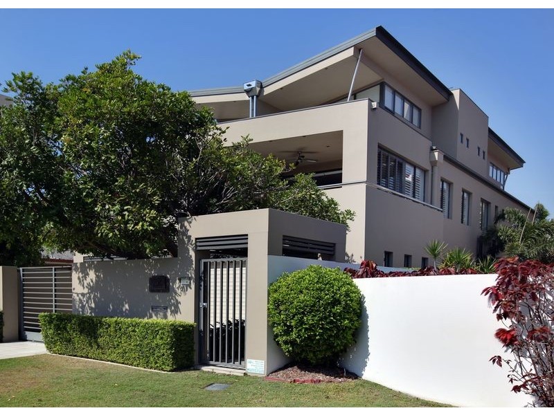 2/28 Armrick Avenue, Broadbeach QLD 4218