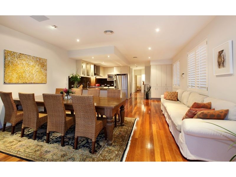 2/28 Armrick Avenue, Broadbeach QLD 4218