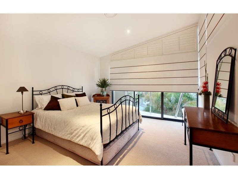 2/28 Armrick Avenue, Broadbeach QLD 4218