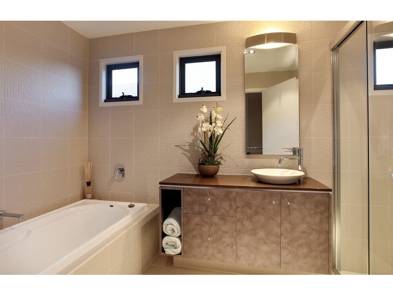 2/28 Armrick Avenue, Broadbeach QLD 4218