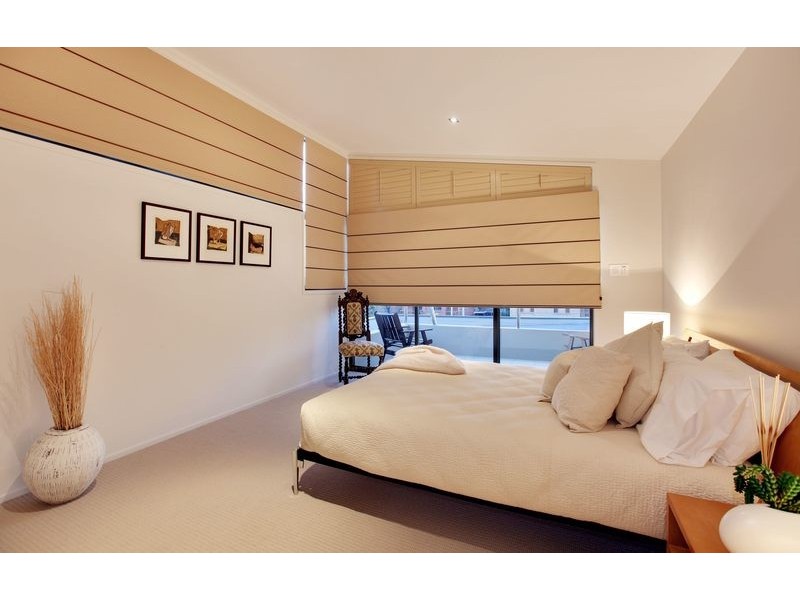 2/28 Armrick Avenue, Broadbeach QLD 4218