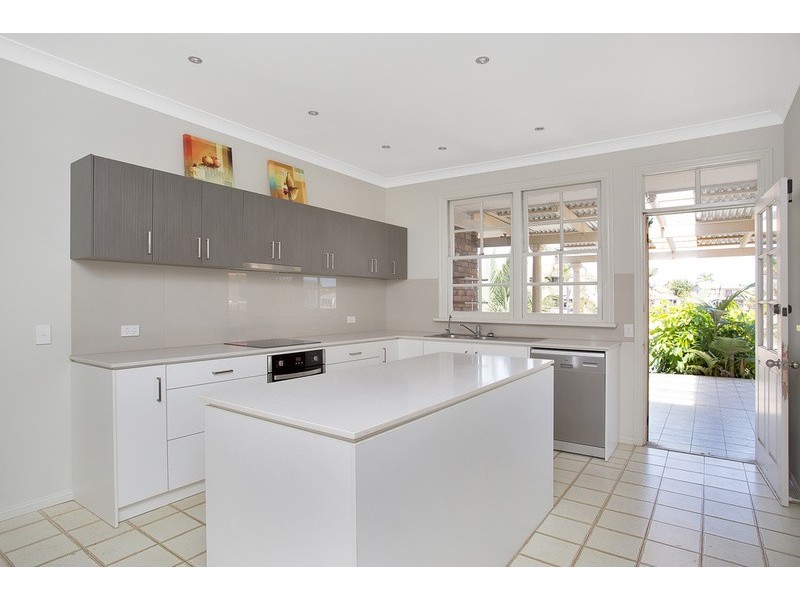 8 Kilkenny Court, Sorrento QLD 4217