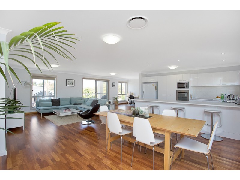 82 Sovereign Drive, Mermaid Waters QLD 4218