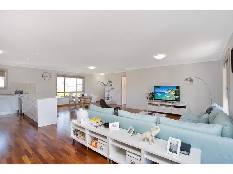 82 Sovereign Drive, Mermaid Waters QLD 4218