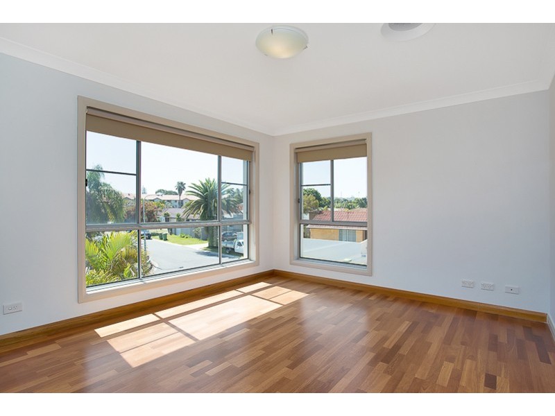 82 Sovereign Drive, Mermaid Waters QLD 4218
