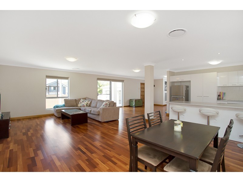 82 Sovereign Drive, Mermaid Waters QLD 4218