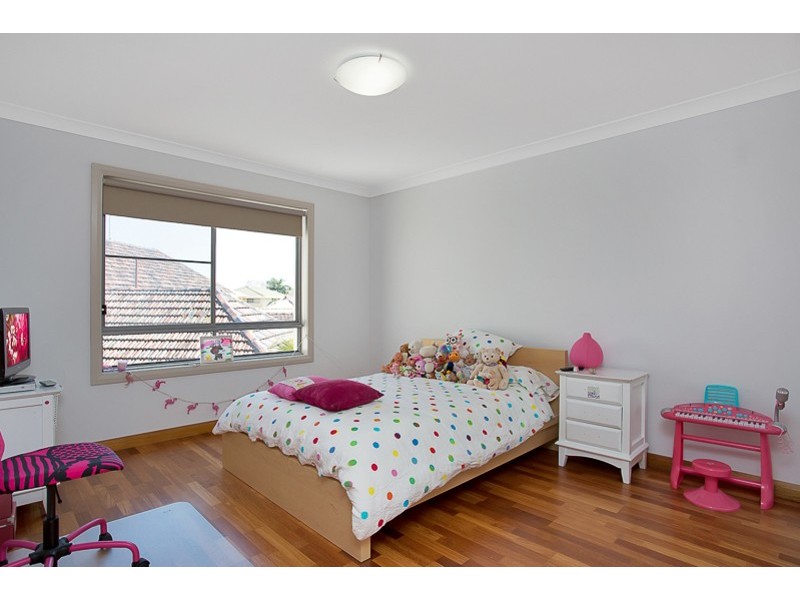 82 Sovereign Drive, Mermaid Waters QLD 4218