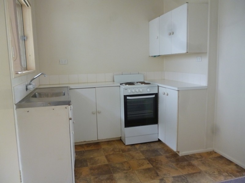 2/250 Stanhill Drive, Chevron Island QLD 4217