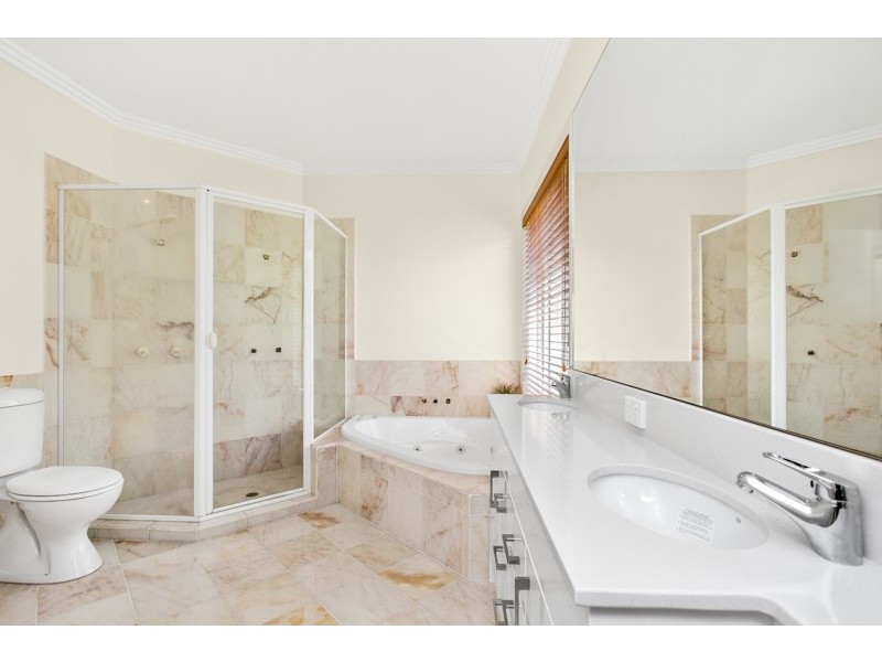 2 Massachusetts Court, Varsity Lakes QLD 4227