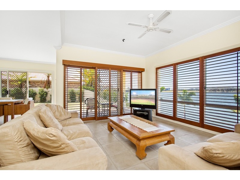 2 Massachusetts Court, Varsity Lakes QLD 4227