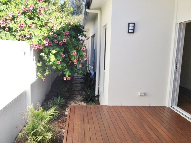 53 Fairway Drive, Clear Island Waters QLD 4226