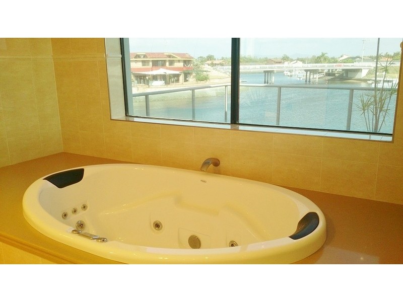 59 Daru Avenue, Runaway Bay QLD 4216