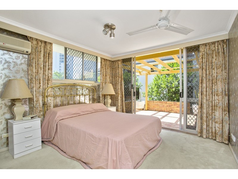 1 “Alba 10″/11 Riverview Parade, Surfers Paradise QLD 4217