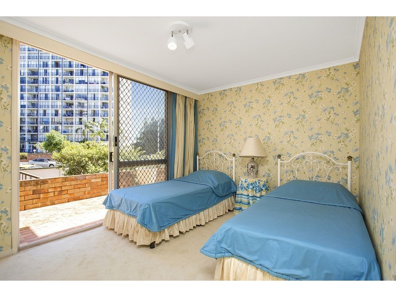 1 “Alba 10″/11 Riverview Parade, Surfers Paradise QLD 4217