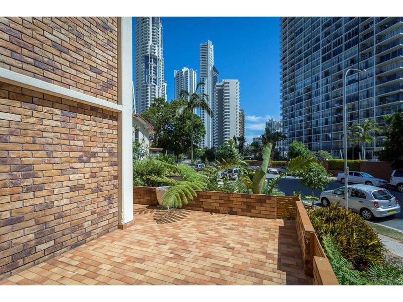 1 “Alba 10″/11 Riverview Parade, Surfers Paradise QLD 4217