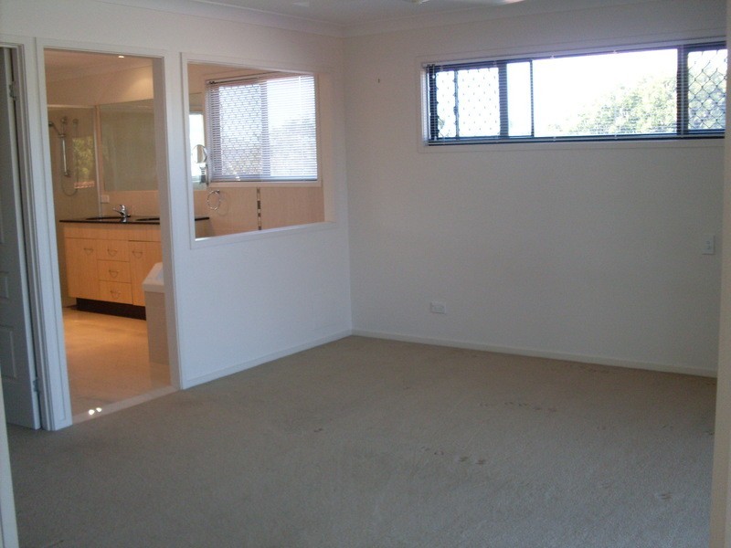 76 Boomerang Crescent, Sorrento QLD 4217