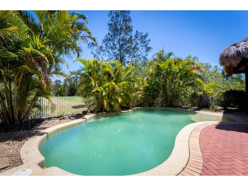 8 Meadowlake Drive, Carrara QLD 4211
