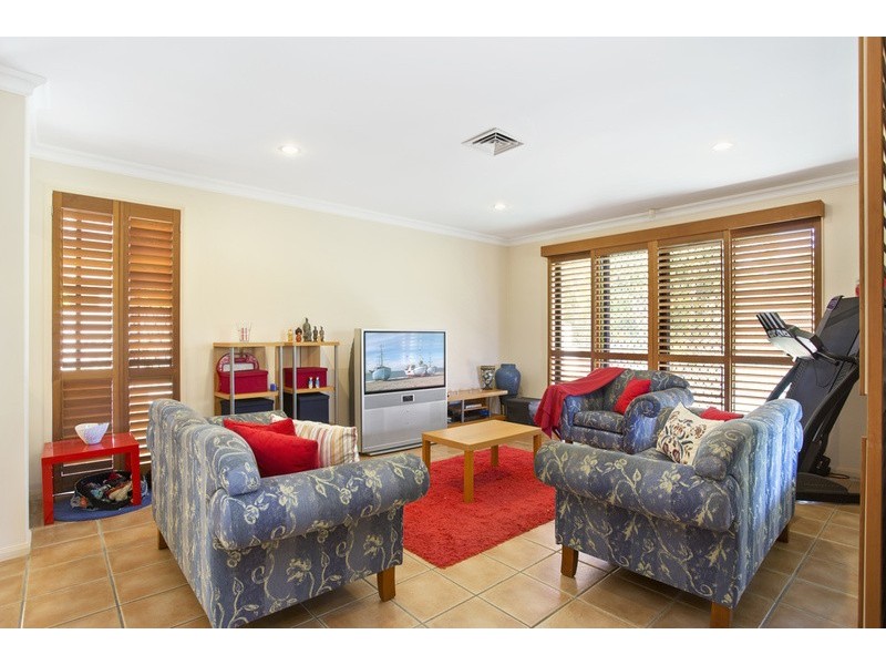 8 Meadowlake Drive, Carrara QLD 4211