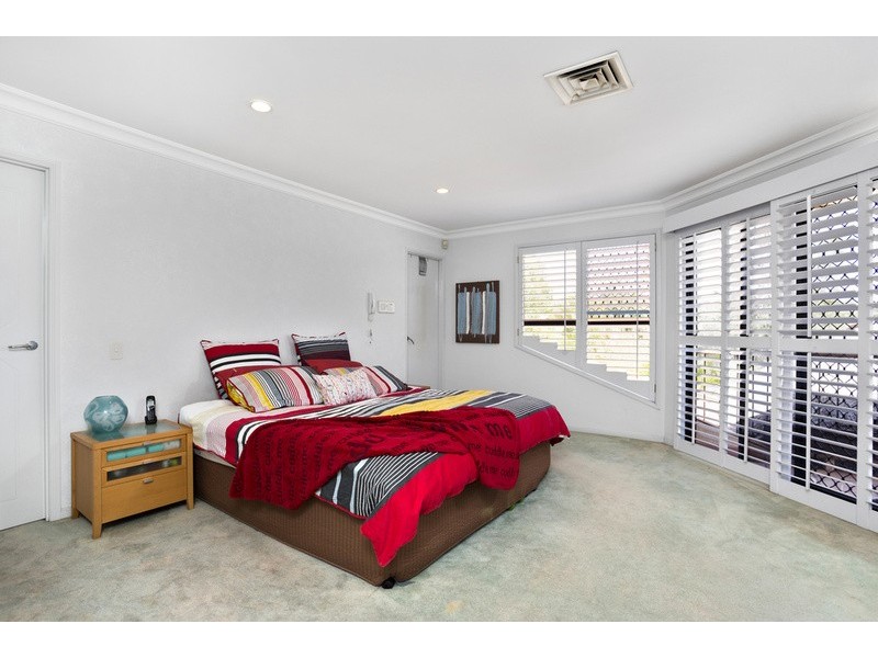 8 Meadowlake Drive, Carrara QLD 4211