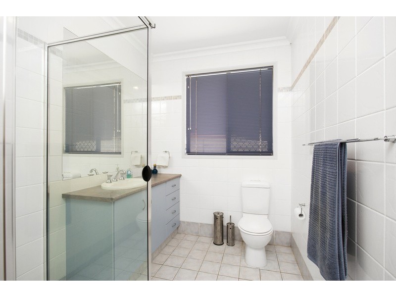 8 Meadowlake Drive, Carrara QLD 4211