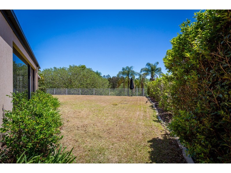 8 Meadowlake Drive, Carrara QLD 4211