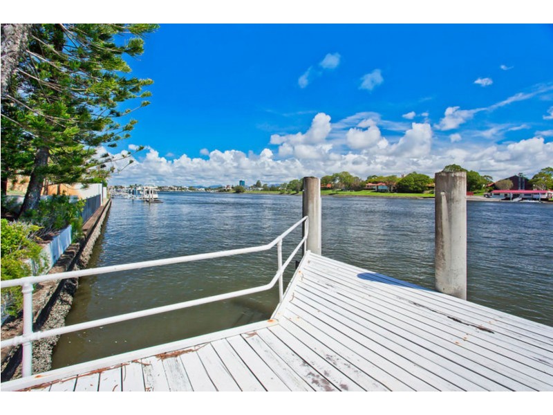 121 – 123 Commodore Drive, Paradise Waters QLD 4217