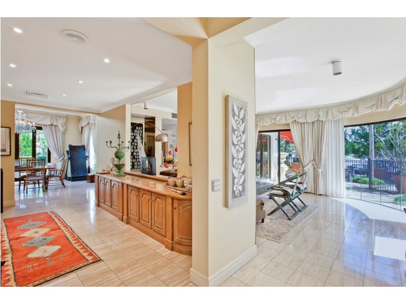 121 – 123 Commodore Drive, Paradise Waters QLD 4217