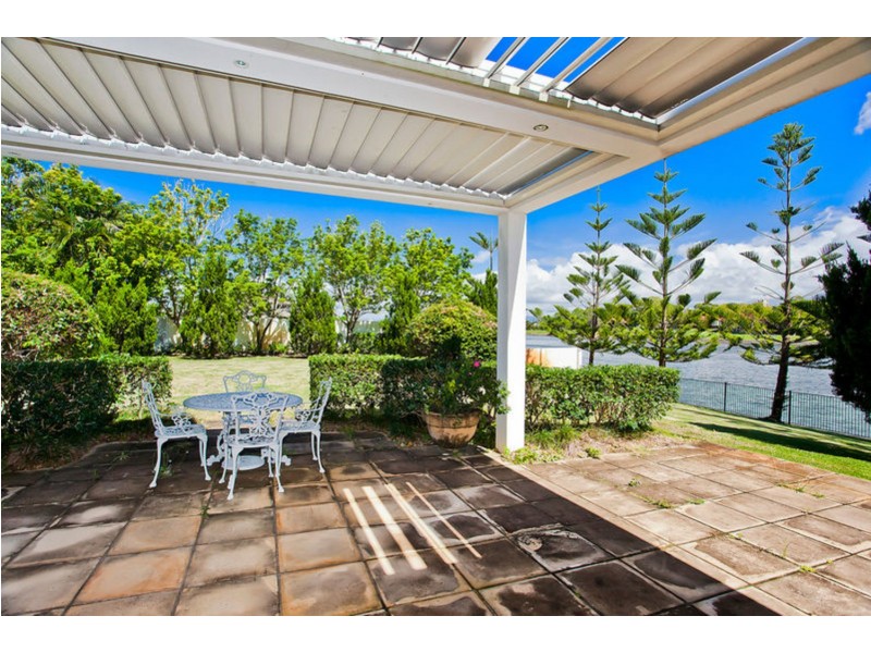121 – 123 Commodore Drive, Paradise Waters QLD 4217