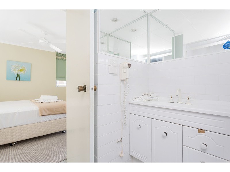 Unit 28 /’Grosvenor’ 26 The Esplanade, Surfers Paradise QLD 4217