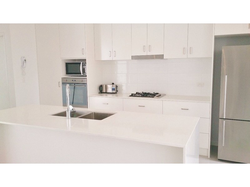 323 Bayview Street, Hollywell QLD 4216