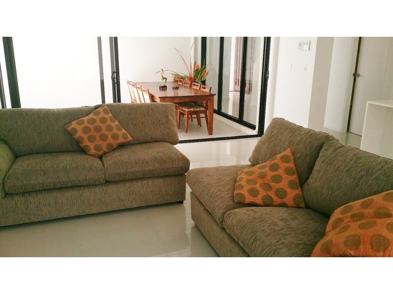 323 Bayview Street, Hollywell QLD 4216