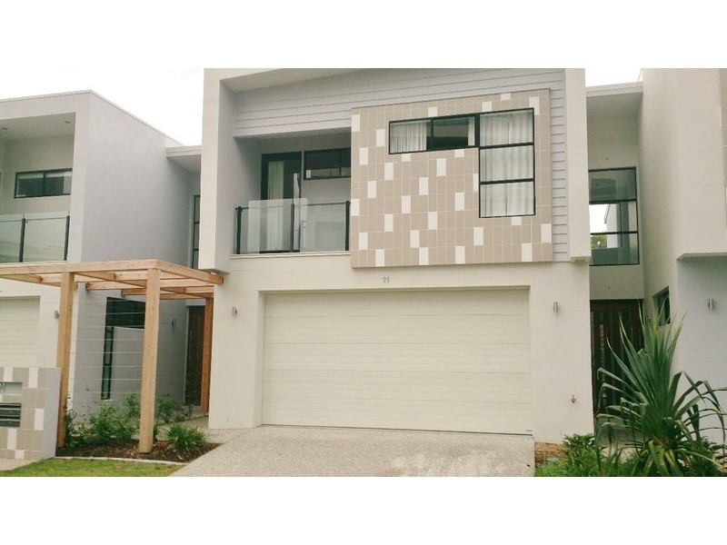 323 Bayview Street, Hollywell QLD 4216