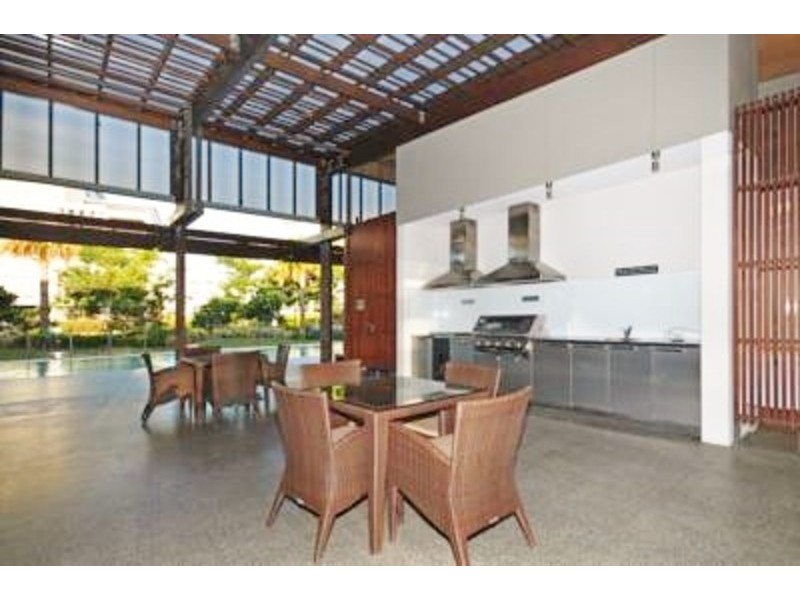 323 Bayview Street, Hollywell QLD 4216