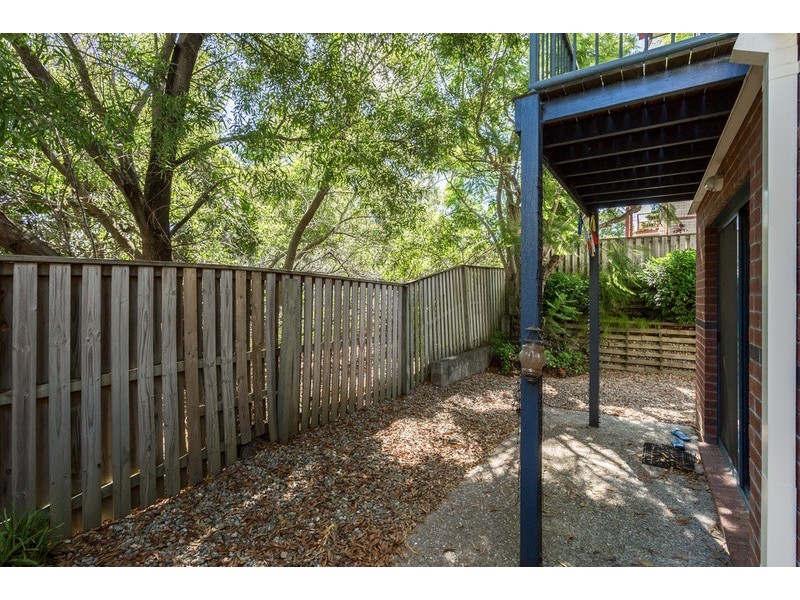 118 Ridgeway Avenue, Southport QLD 4215