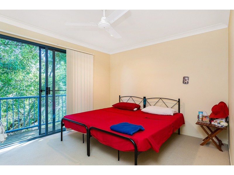 118 Ridgeway Avenue, Southport QLD 4215