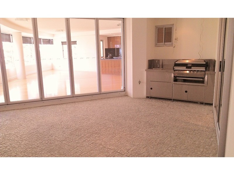 30 Garfield Terrace, Surfers Paradise QLD 4217