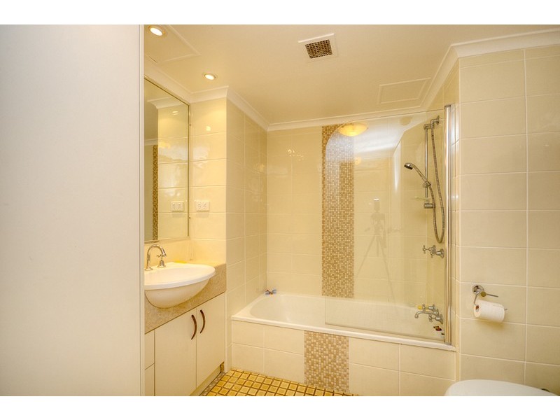 Aristocrat/19 Aubrey Street, Surfers Paradise QLD 4217