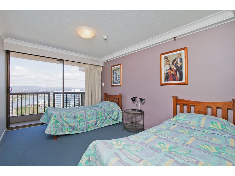 ‘Longbeach’ 28 Northcliffe Terrace, Surfers Paradise QLD 4217