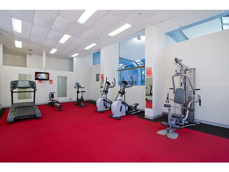 ‘Longbeach’ 28 Northcliffe Terrace, Surfers Paradise QLD 4217