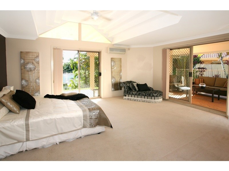 1 Balmoral Avenue, Sorrento QLD 4217