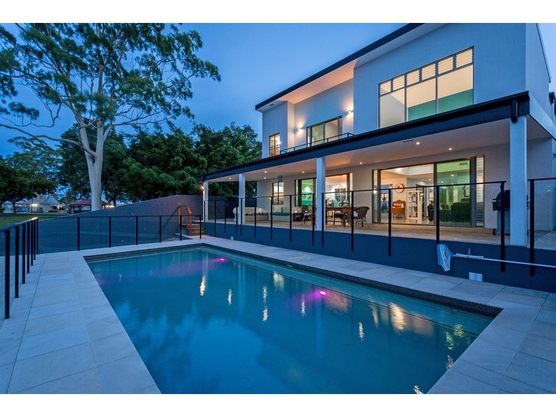 11 Boomerang Crescent, Sorrento QLD 4217