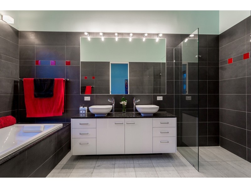 11 Boomerang Crescent, Sorrento QLD 4217